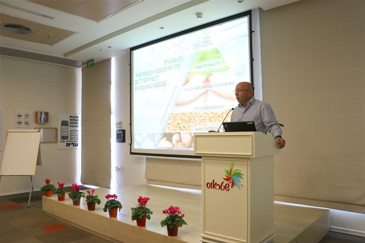 Prof. Eyal Shimoni speaking